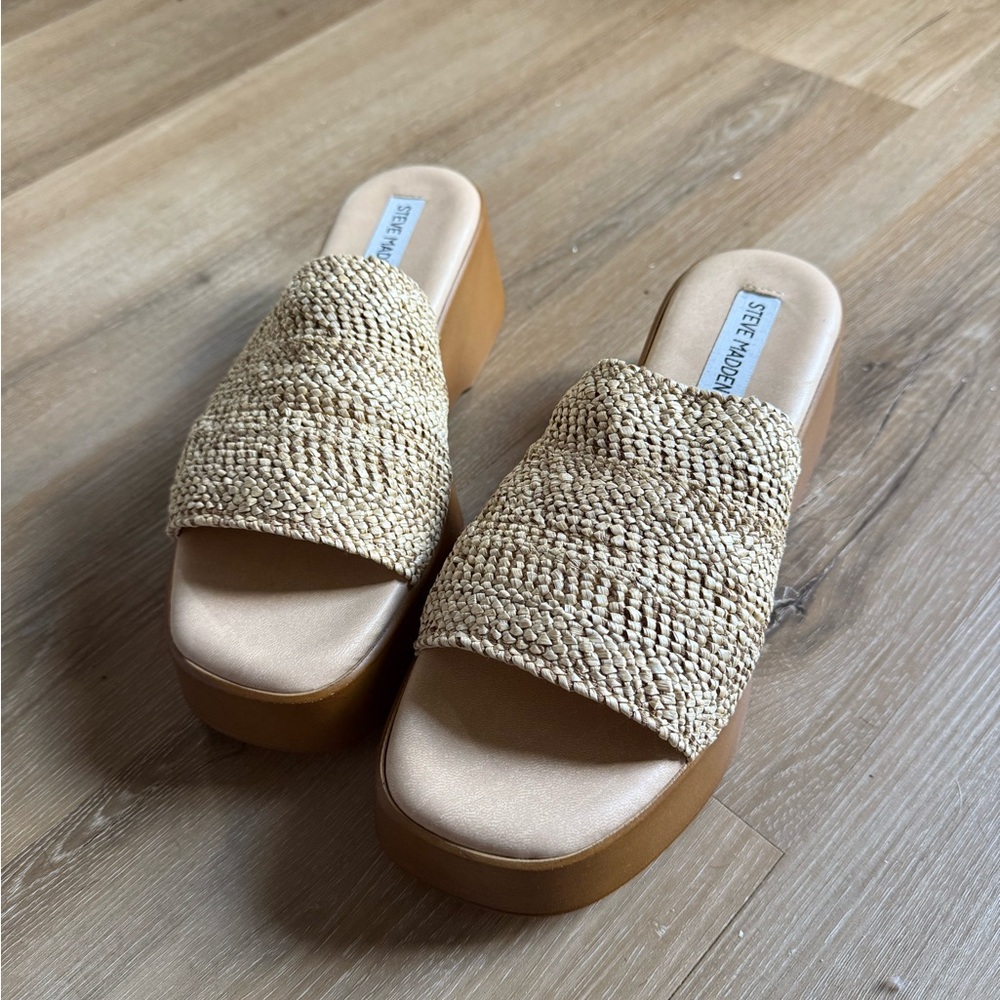 Steve Madden Beige Woven Platform Slides